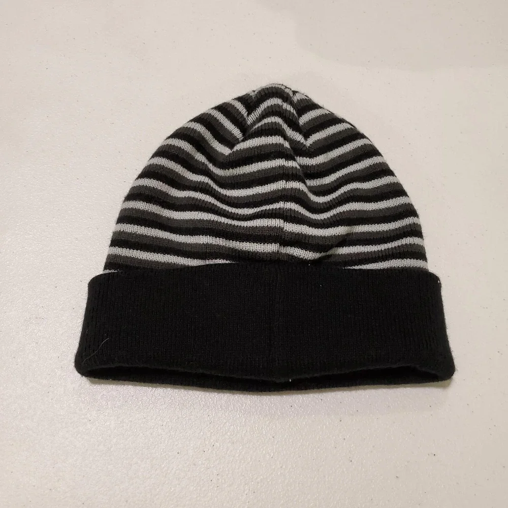 Hurley Boys Hat One Size Black White Striped Beanie Logo Embroidered Cuff Youth‎